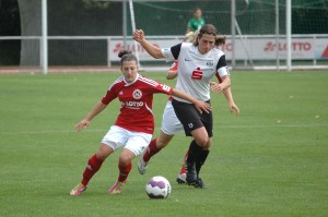 Anja Selenski beim Fussballspielen