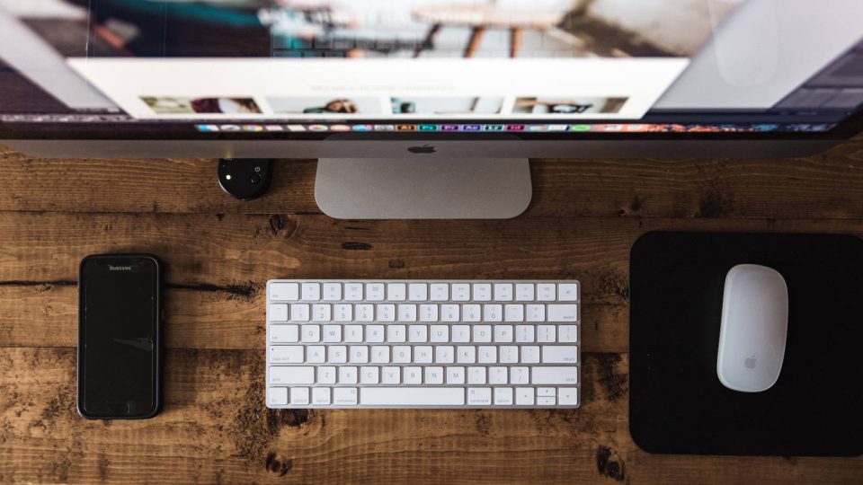 Macbook, Magic Mouse und Apple Tastatur